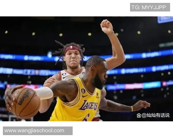 湖人对掘金G4比赛中戴维斯的精彩表现与关键时刻分析 湖人对掘金G4比赛中戴维斯的精彩表现与关键时刻分析